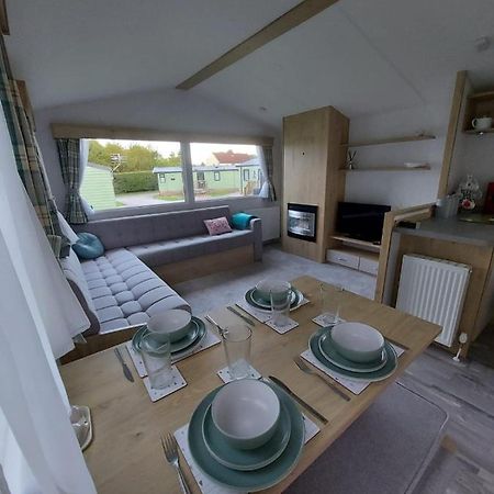 Woofles Luxury Caravan At Knaresborough Lido Exterior foto